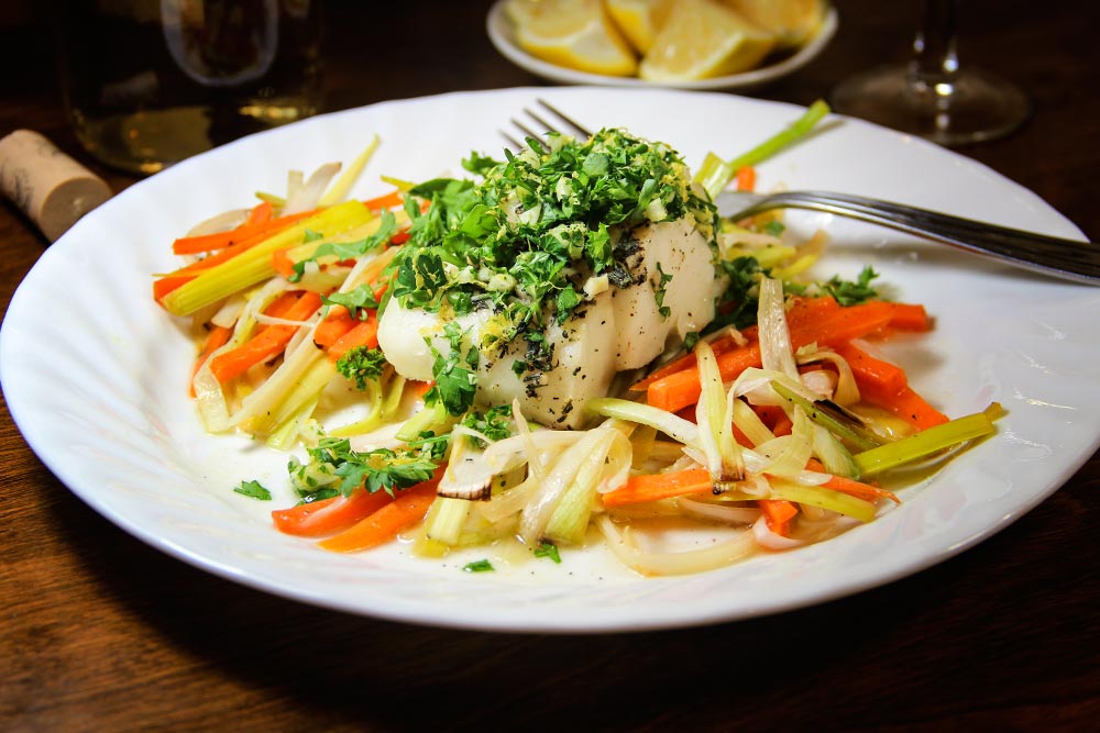 Garlick Cod With Carrots, Leeks & Wine