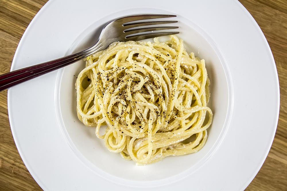 Spaghetti With Lemon and Ground Black Pepper
