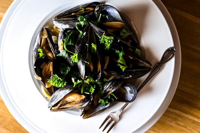 Bourbon Mussels with Garlic, Onion & Parsley Recipe