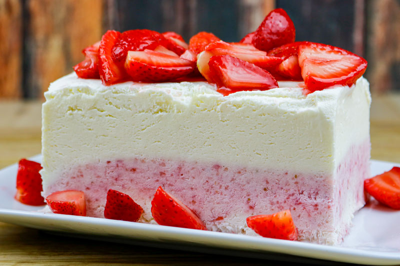 Cheesecake Ice Cream With Strawberries